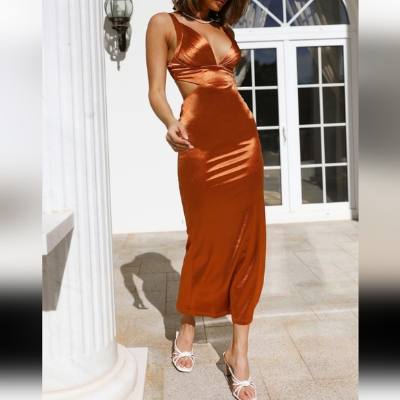 Hello Molly Dresses & Skirts - NWT Hello Molly SUNSET VIEWS SATIN MIDI DRESS